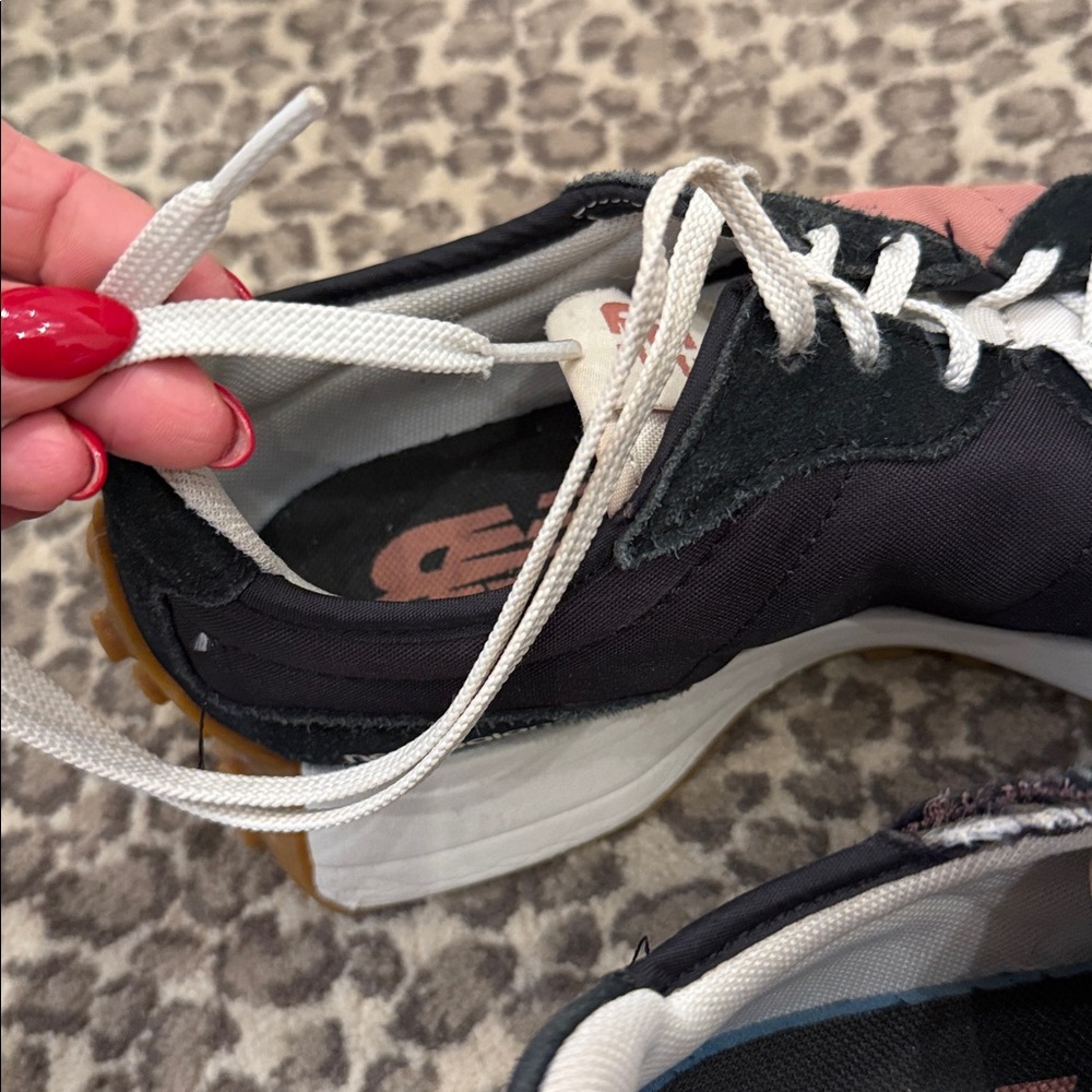 New Balance 327 women’s size 9. Black w/pink logo. Comfortable & FUN… L🩷🩷K! - Picture 15 of 15